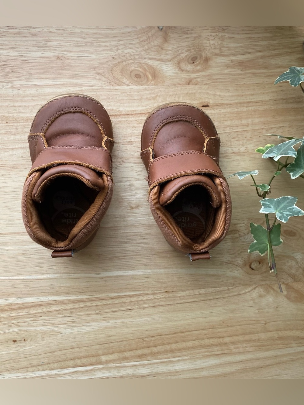 Stride rite size 4 tan brown Leather kid barefoot Shoe boots with Velcro strap
